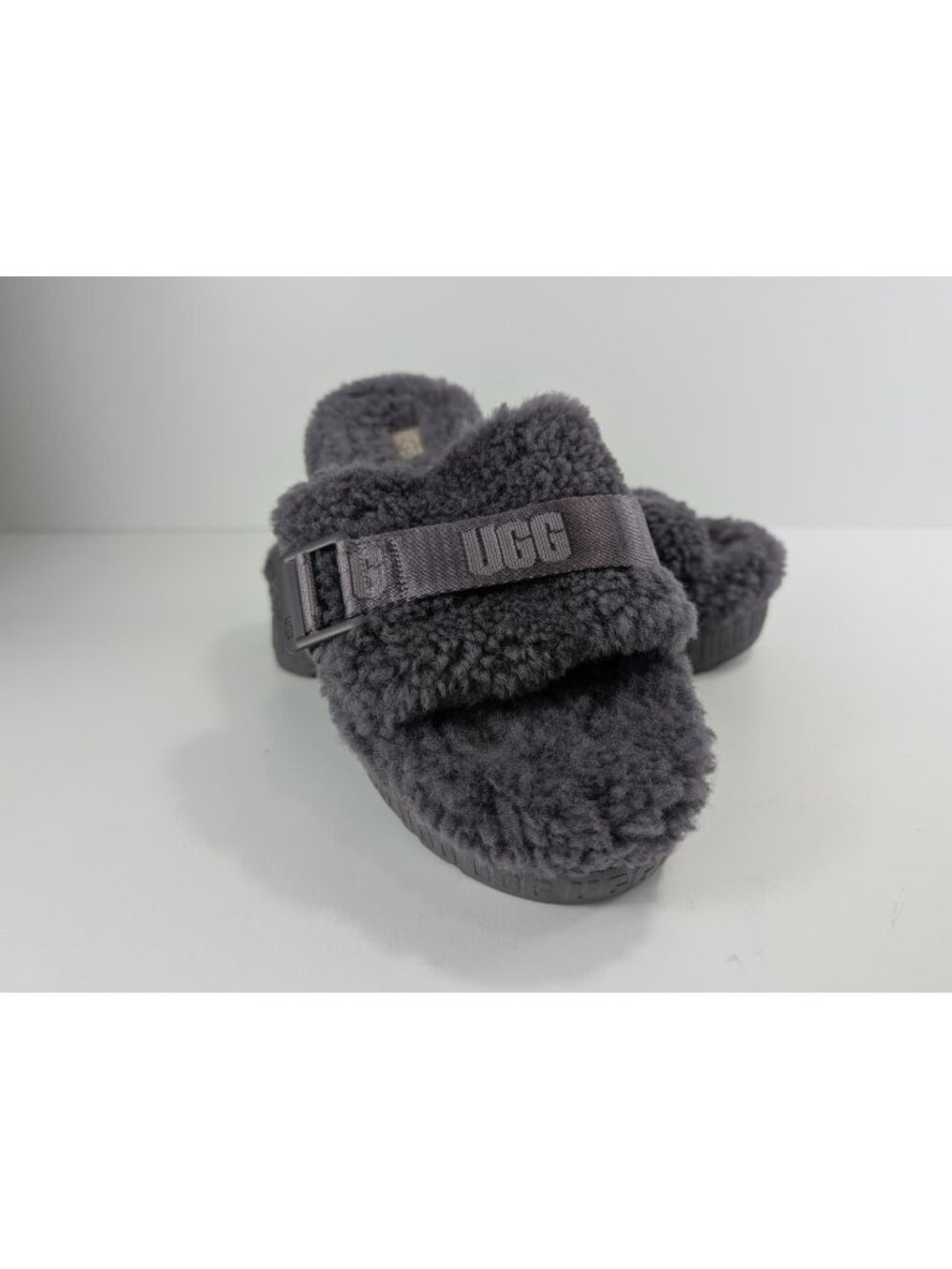 UGG Fluff Yeah Slide Sandals Gray Shearling Women's Size 9 Adjustable Strap
